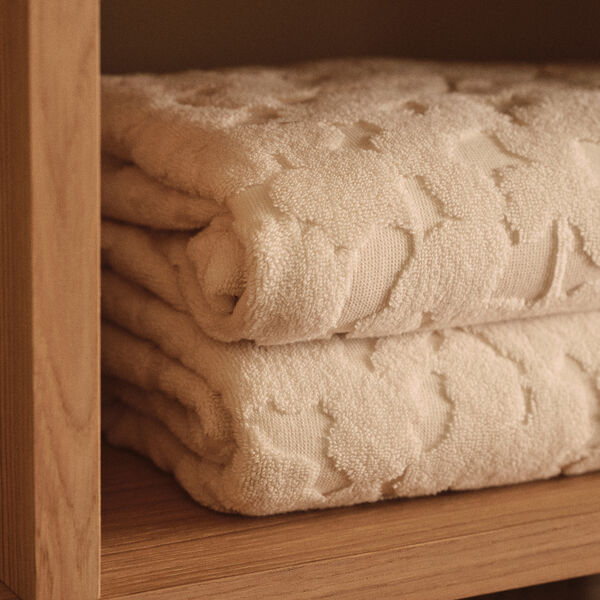 Cilla Bath Towel | Off-White | Badeh&aring;ndkle, Ferm Living