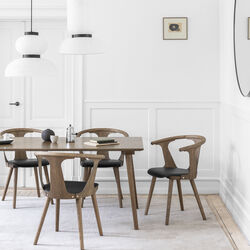 In Between SK5 spisebord, r&oslash;kt eik, &Tradition