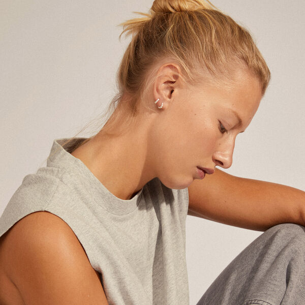 EDDY resirkulerte organiske mini huggie hoops, sølvbelagt, Pilgrim