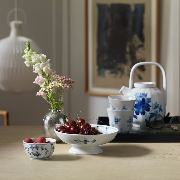 Musselmalt Riflet sk&aring;l p&aring; fot, Royal Copenhagen