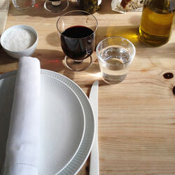 Hvit Riflet coupe tallerken Ø 27 cm, Royal Copenhagen