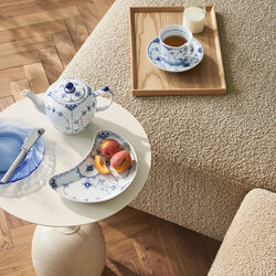 Musselmalt Halvblonde halvm&aring;neformet fat 22 cm, Royal Copenhagen