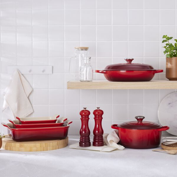 Signature st&oslash;pejern rund gryte &Oslash; 26 cm, cerise, Le Creuset
