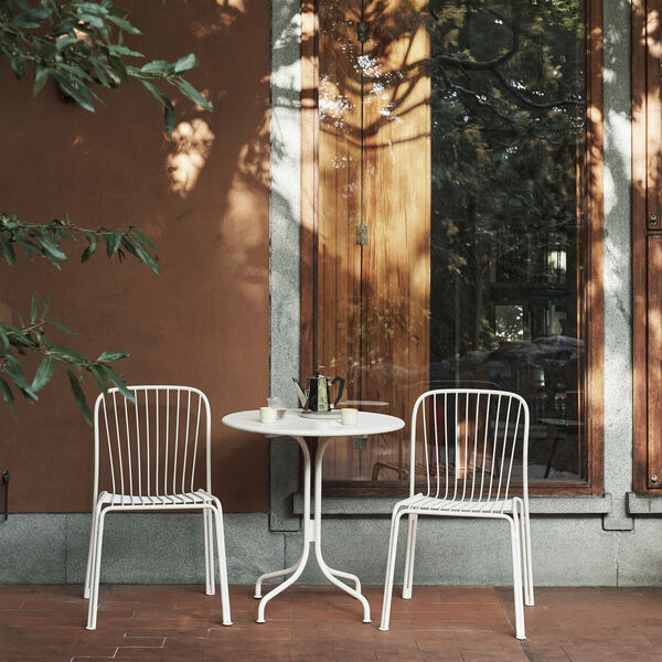 Thorvald SC96 Outdoor Caf&eacute; Table Round, ivory, &Tradition