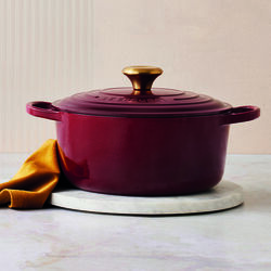 Signature rund gryte Ø 26 cm, garnet, Le Creuset