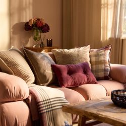 Pute med knapper, burgundy, Lexington