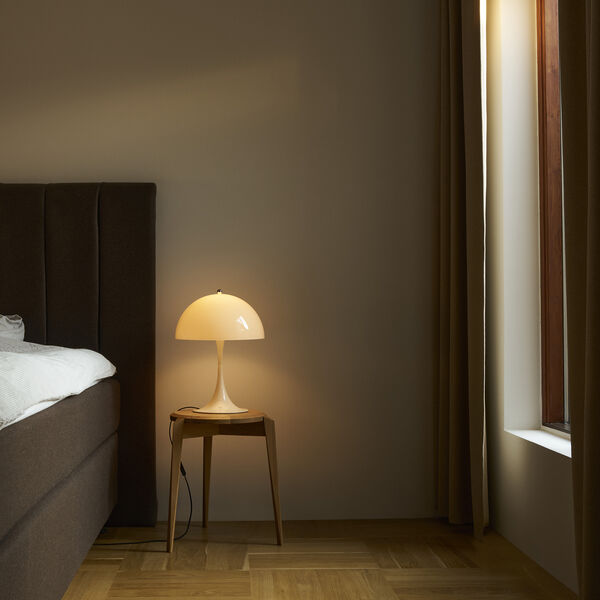 Panthella 320 bordlampe, opal beige, Louis Poulsen