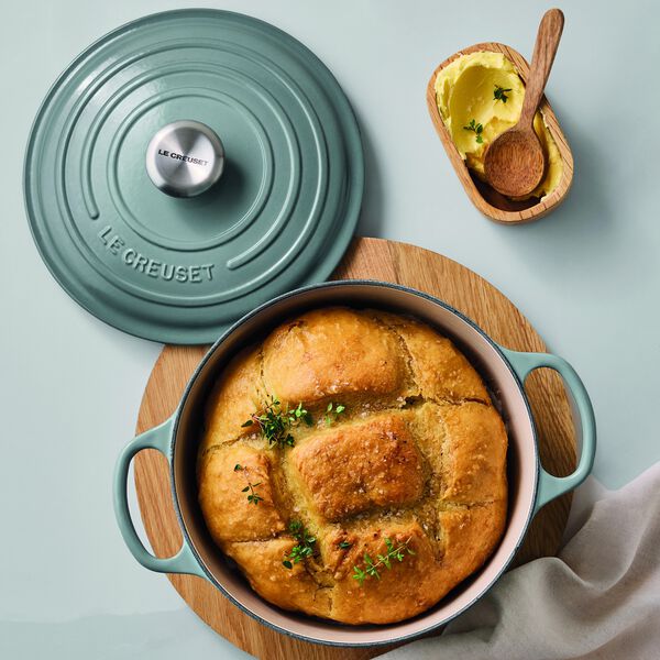 Signature st&oslash;pejern rund gryte &Oslash; 26 cm, sea salt, Le Creuset