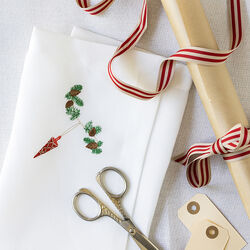 Juleserviett med r&oslash;d kjegle, Langkilde & S&oslash;n