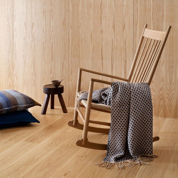 Isak Pledd, Far Away Blue, R&oslash;ros Tweed