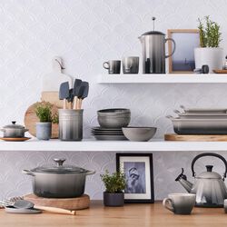 Signature st&oslash;pejern rund gryte &Oslash; 24 cm, flint, Le Creuset