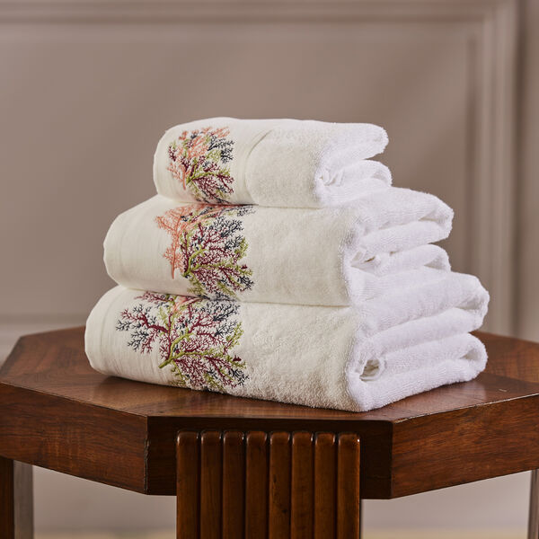 Na&iuml;ades h&aring;ndkle, Yves Delorme