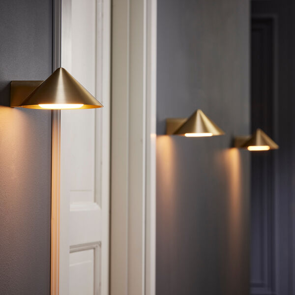 Grasp Wall Lamp oppladbar, brass, FRANDSEN