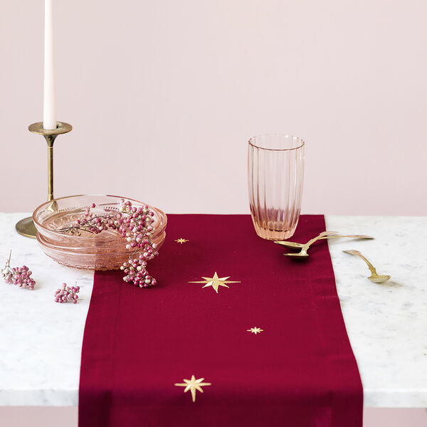 Bordløper med gullstjerner, rød, Langkilde & Søn