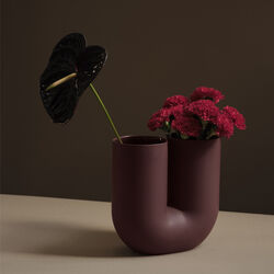 Kink Vase, deep red, Muuto