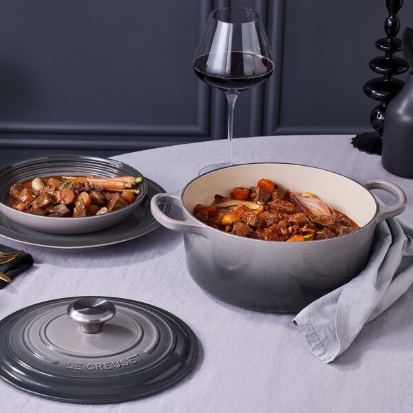 Signature st&oslash;pejern rund gryte &Oslash; 24 cm, flint, Le Creuset