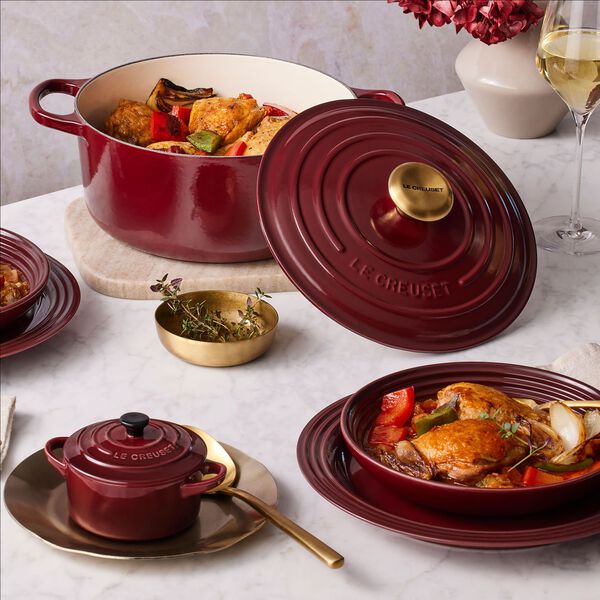 Signature st&oslash;pejern rund gryte &Oslash; 28 cm, garnet, Le Creuset