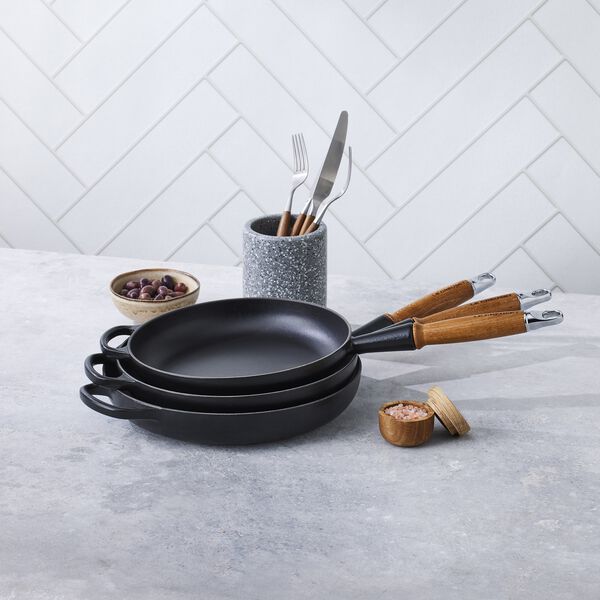 SIgnature st&oslash;pejern stekepanne med treh&aring;ndtak &Oslash; 28 cm, matte black, Le Creuset