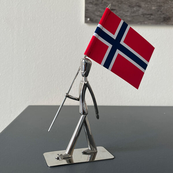 Kay Bojesen Faneb&aelig;rer med Norsk flagg, Kay Bojesen