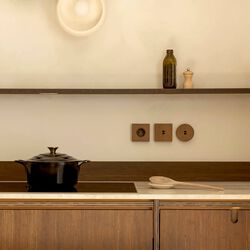 KLOSS Stikkontakt Kvadrat, varm eik, Kjaer + Loege