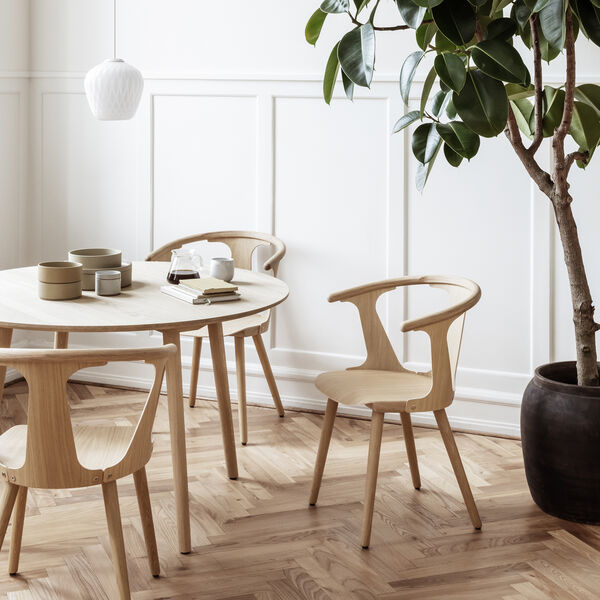 In Between SK1 stol, eik, &Tradition