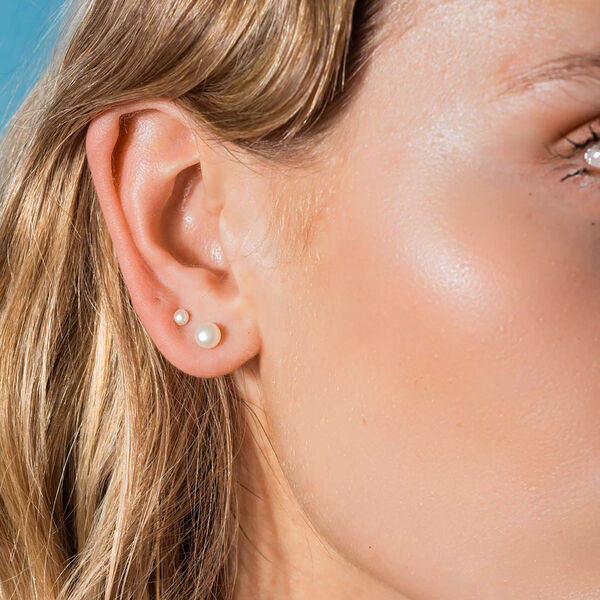 VENUS DOT MINI ØRERINGE, gullbelagt/hvit, House of Vincent