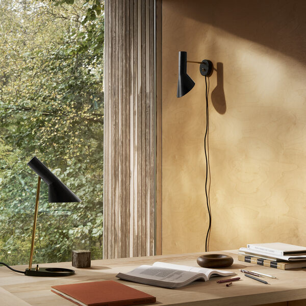 AJ vegglampe, brass/black, Louis Poulsen