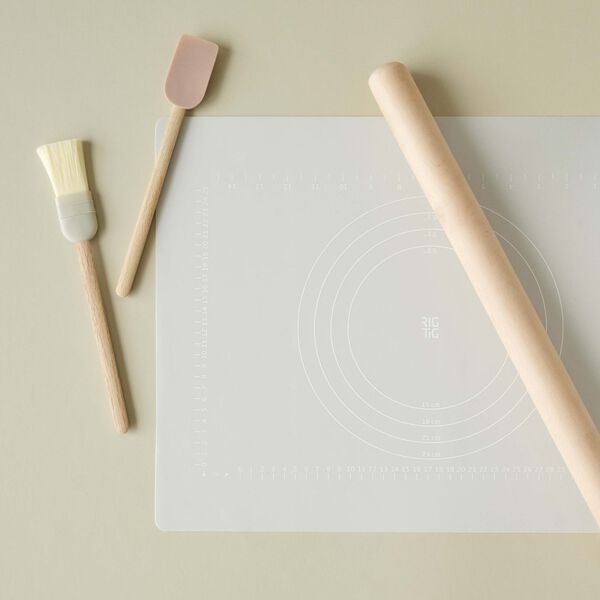 BAKE-IT kakerulle og bakematte, light grey, RIG-TIG