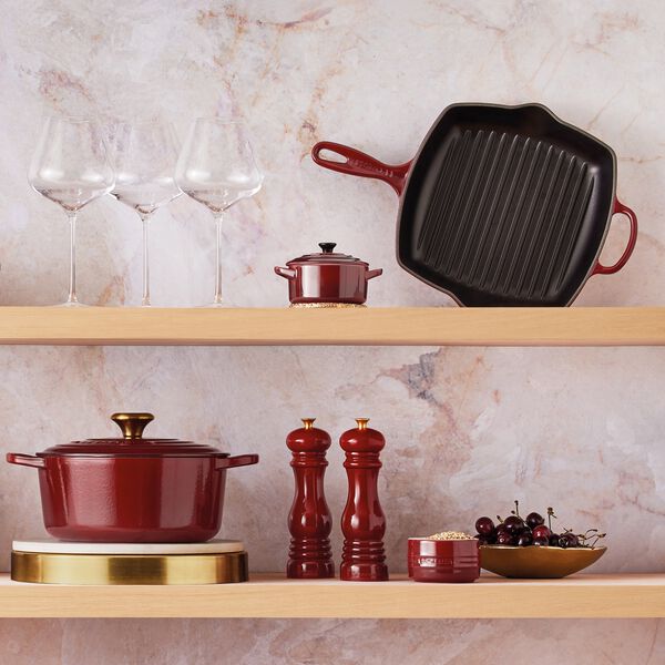 Signature st&oslash;pejern kvadratisk grillpanne 26 cm, garnet, Le Creuset
