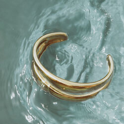 The Curved Bangle, gold, CAMILLA PIHL