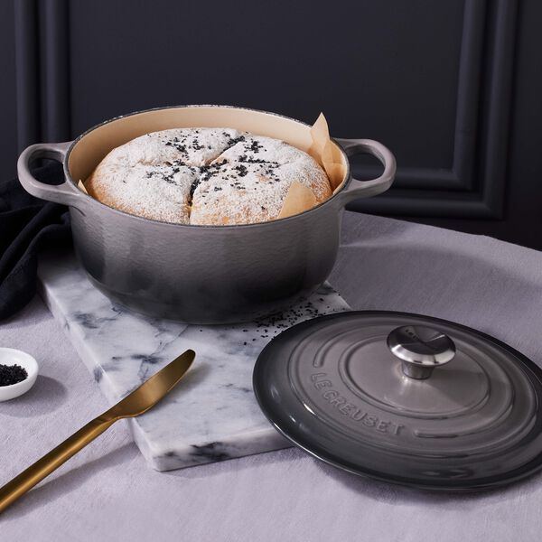 Signature st&oslash;pejern rund gryte &Oslash; 24 cm, flint, Le Creuset