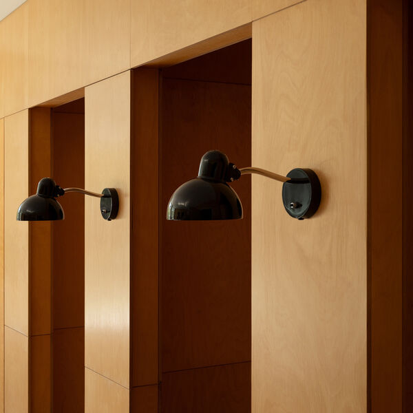 KAISER idell&trade; 6567-W vegglampe, glossy black, Fritz Hansen