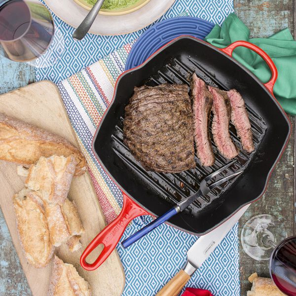 Signature st&oslash;pejern kvadratisk grillpanne 26 cm, cerise, Le Creuset