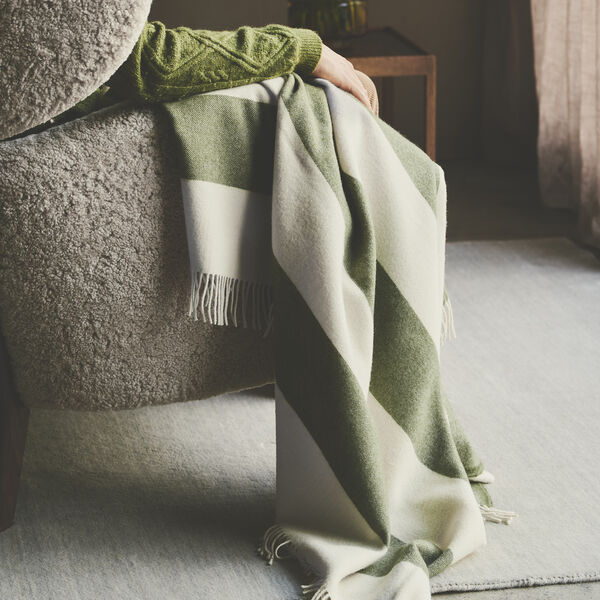 The Sweater Throw, 07802 green, Silkeborg Uldspinderi