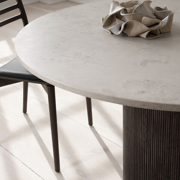 Vipp494 Cabin rundt spisebord, m&oslash;rkbeiset eik/lys beige, Vipp