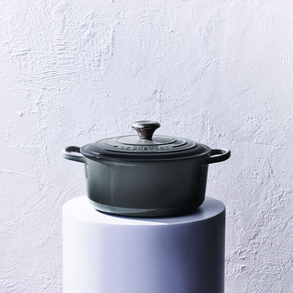 Signature st&oslash;pejern rund gryte &Oslash; 24 cm, flint, Le Creuset