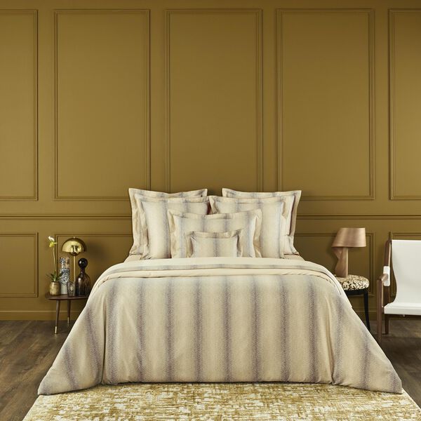 &Eacute;crit de loin putetrekk, Yves Delorme