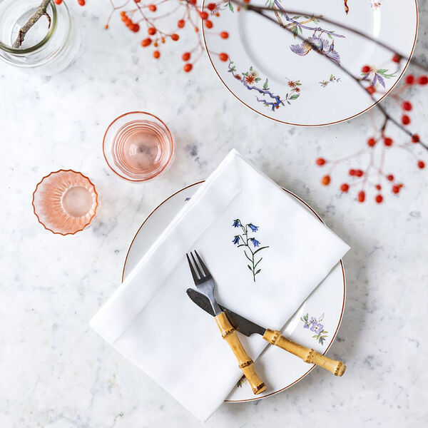 FLORA serviett med klokkeblomst 50x50 cm, hvit FLORA serviett med klokkeblomst 50x50 cm, hvit, Langkilde & Søn