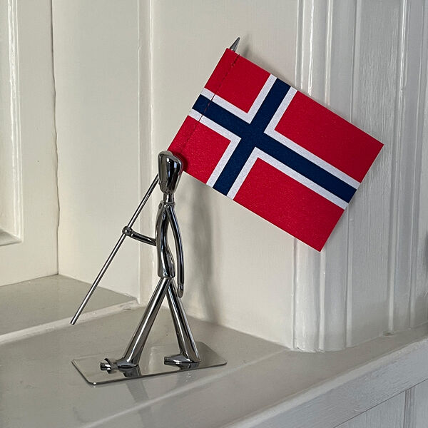 Kay Bojesen Faneb&aelig;rer med Norsk flagg, Kay Bojesen