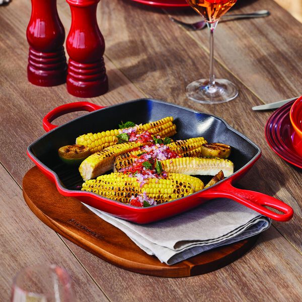 Signature st&oslash;pejern kvadratisk grillpanne 26 cm, cerise, Le Creuset