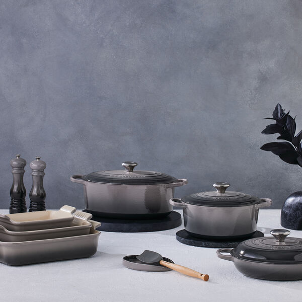 Oval gryteskjeholder, flint, Le Creuset
