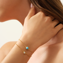 Amorina Armb&aring;nd, Julie Sandlau