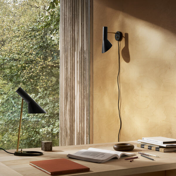 AJ Mini bordlampe, brass/black, Louis Poulsen
