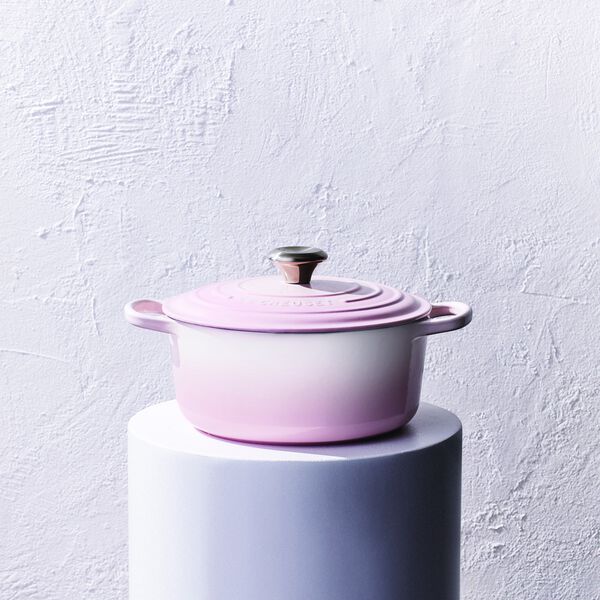 Signature st&oslash;pejern rund gryte &Oslash; 24 cm, shell pink, Le Creuset