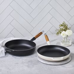 Signature st&oslash;pejern stekepanne med treh&aring;ndtak &Oslash; 28 cm, meringue, Le Creuset