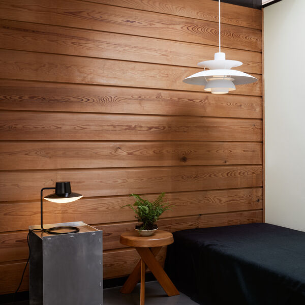 AJ Oxford bordlampe, metal black/opal AJ Oxford bordlampe, metal black/opal, Louis Poulsen