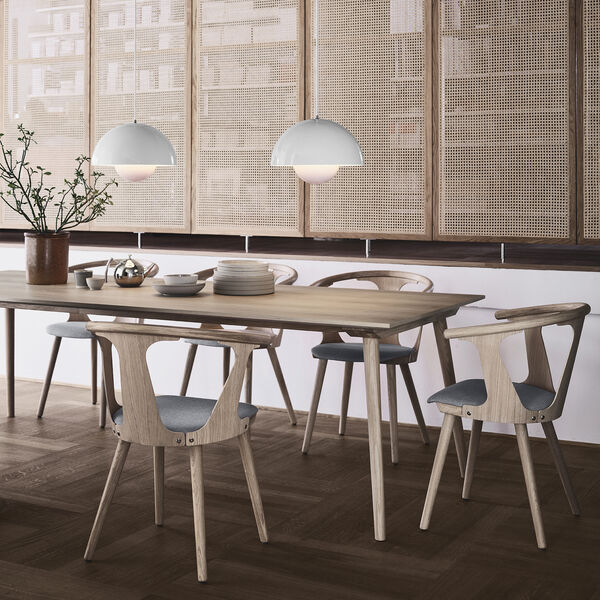 In Between SK2 stol, eik/lysegr&aring;, &Tradition