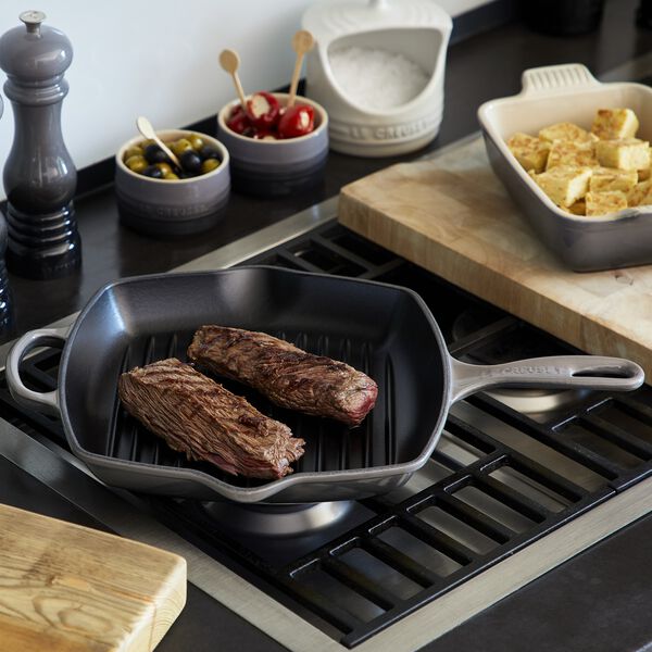Signature st&oslash;pejern kvadratisk grillpanne 26 cm, flint, Le Creuset