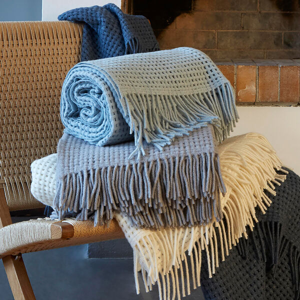 Basket pledd, lysegr&aring;, ELVANG