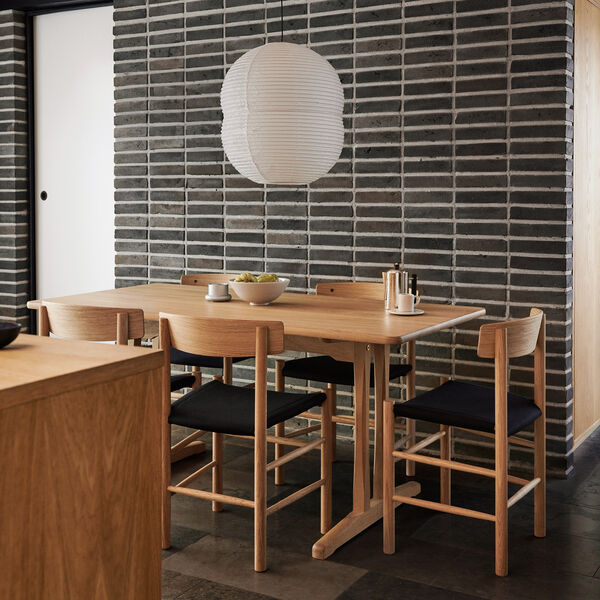 J39 Mogensen stol med polstret sete, oljet eik/svart canvas, Fredericia Furniture